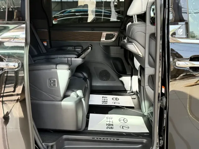 Toyota Alphard — Фото автомобиля 15