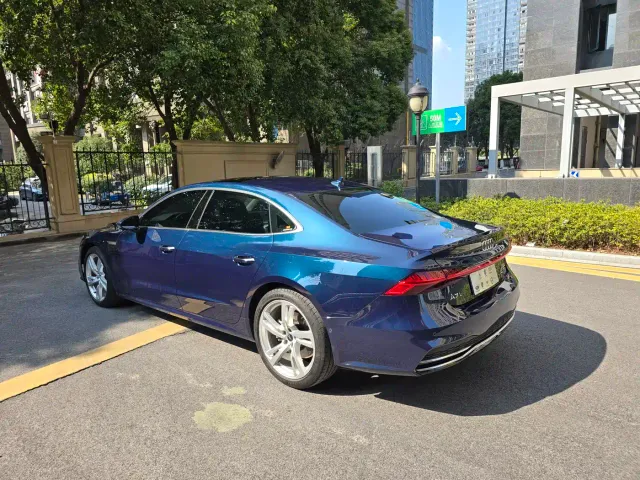 Audi A7L — Фото автомобиля 16