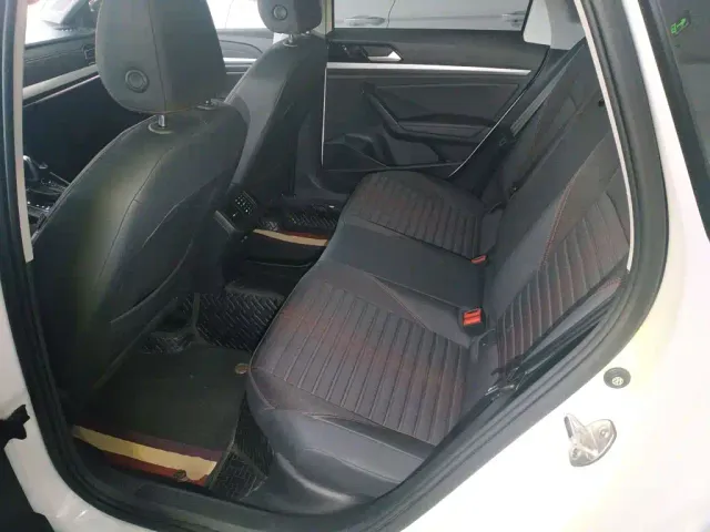 Volkswagen Lavida — Фото автомобиля 16