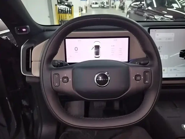 Volvo XC70 Plug-in Hybrid — Фото автомобиля 10