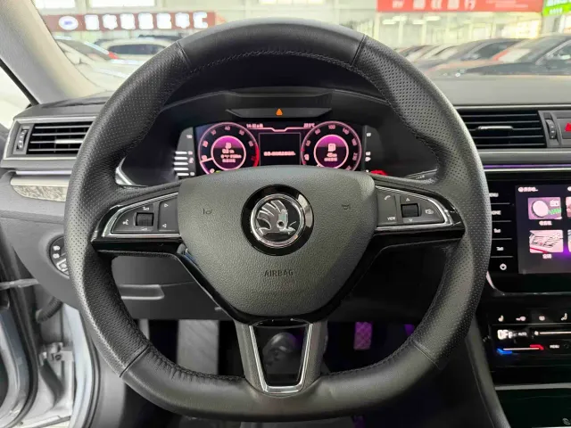 Skoda Superb — Фото автомобиля 13