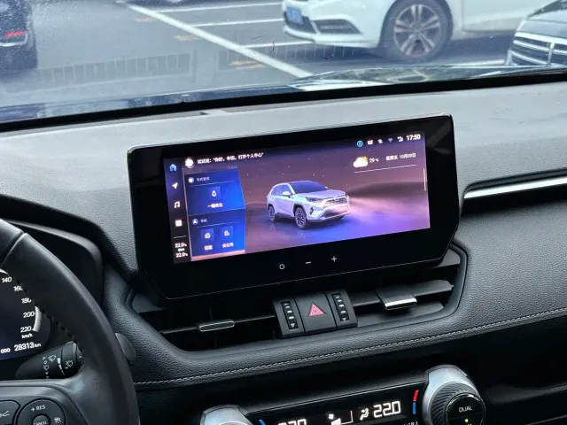 Toyota RAV4 — Фото автомобиля 12
