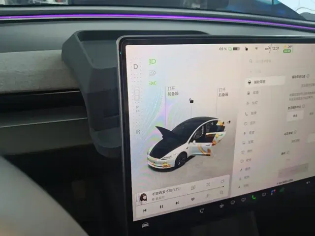 Tesla Model 3 — Фото автомобиля 13