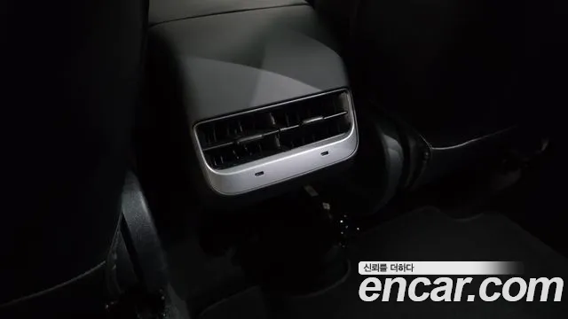 Tesla Model Y — Фото автомобиля 28