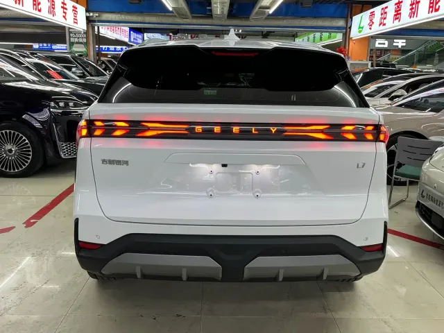 Geely Galaxy Galaxy L7 2023 1.5T 115km MAX — Фото автомобиля 5