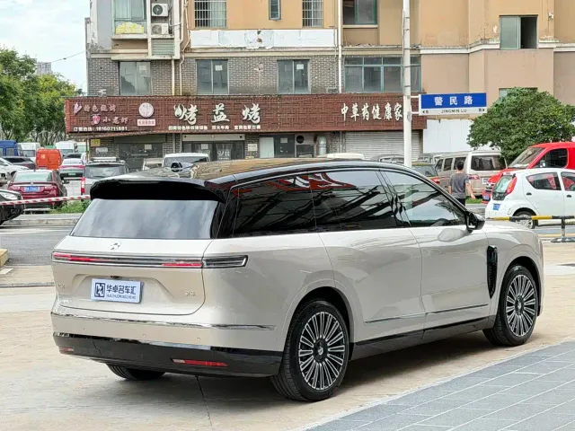 Nio ES8 — Фото автомобиля 6