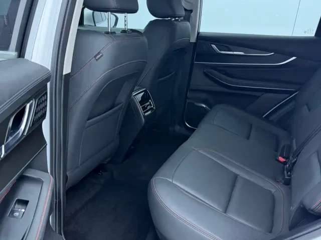 Exeed Exeed Windchaser 2022 Riding the Wind and Waves Edition 1.5T CVT Lucky Peanut Version — Фото автомобиля 10