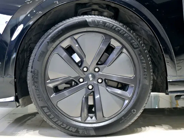 Li Auto L7 — Фото автомобиля 22
