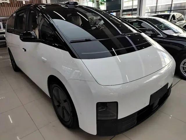 Li Auto MEGA — Фото автомобиля 3