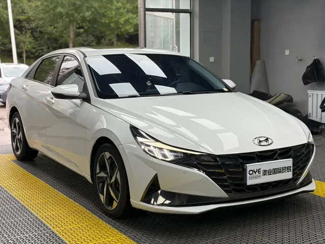 Hyundai Elantra — Фото автомобиля 3