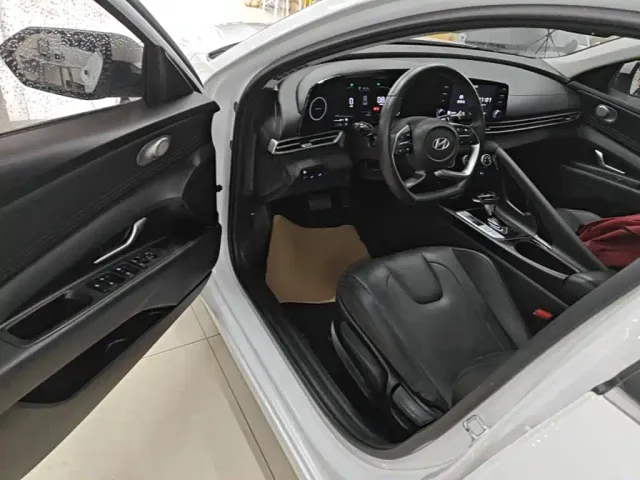 Hyundai Elantra — Фото автомобиля 15