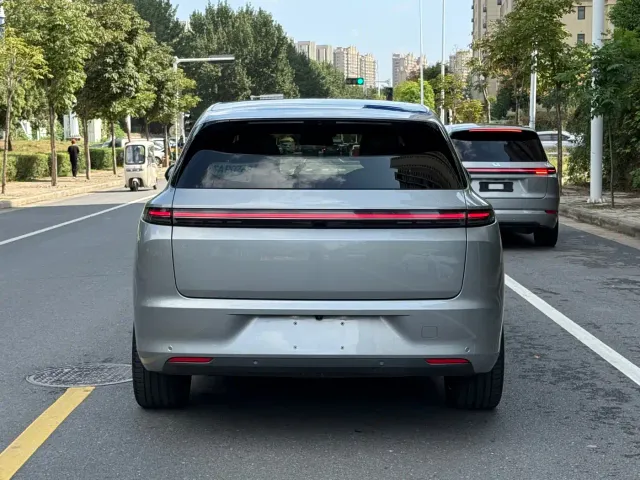 Li Auto L7 — Фото автомобиля 8