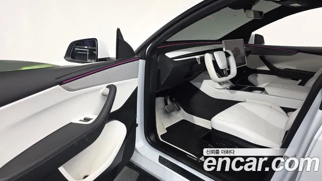 Tesla Model Y — Фото автомобиля 15