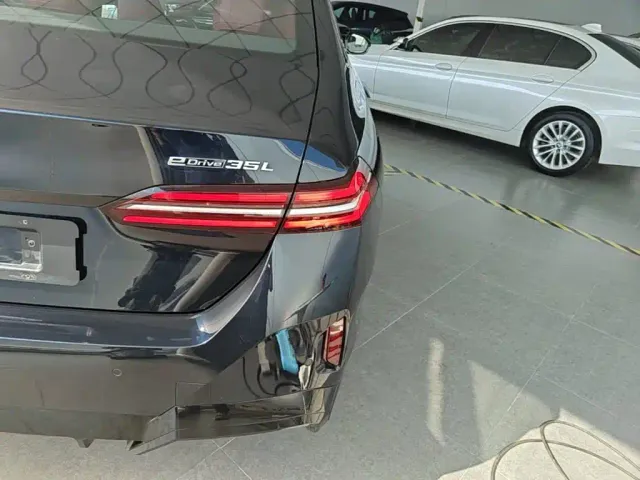 BMW i5 — Фото автомобиля 7