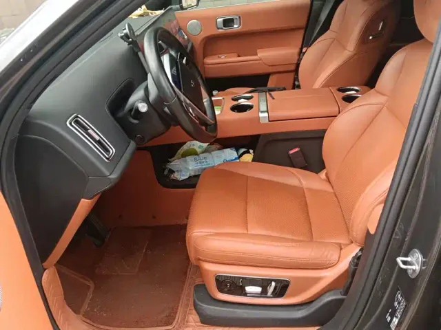 Li Auto L8 — Фото автомобиля 9
