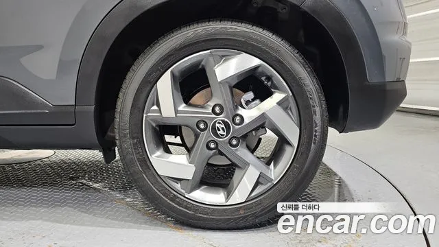 Hyundai Venue — Фото автомобиля 21