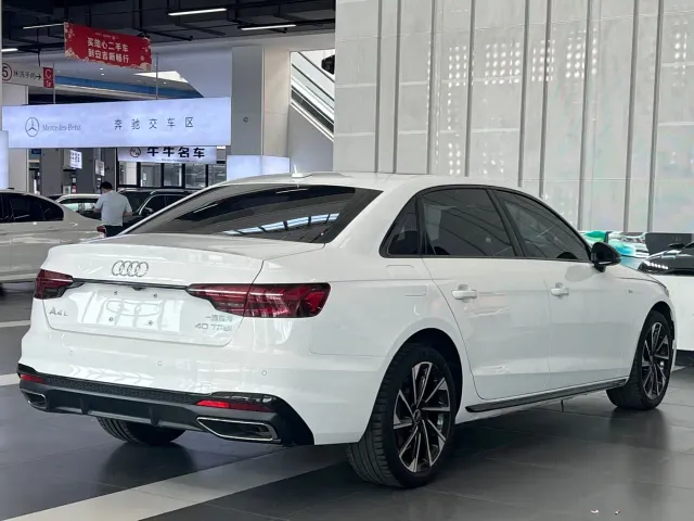 Audi A4L — Фото автомобиля 6