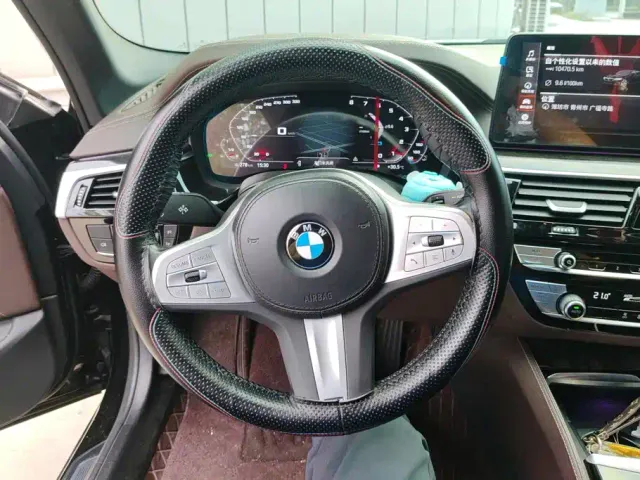 BMW 5 Series — Фото автомобиля 15