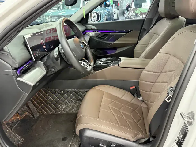 BMW 5 Series — Фото автомобиля 10