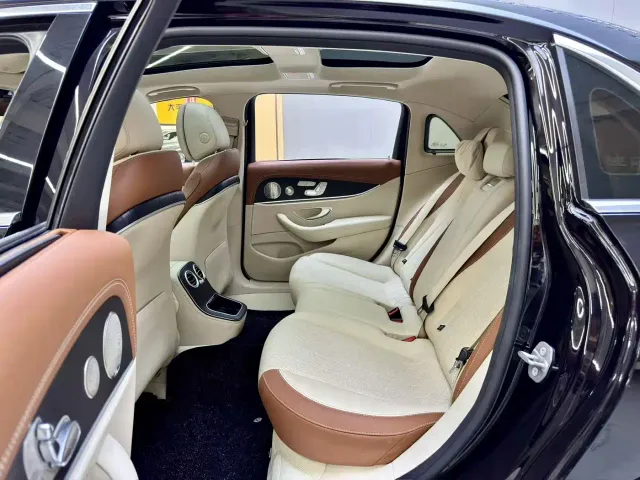 Mercedes-Benz E-Class — Фото автомобиля 7
