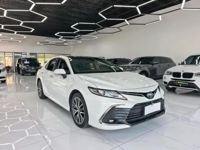 Toyota Camry — Фото автомобиля 2