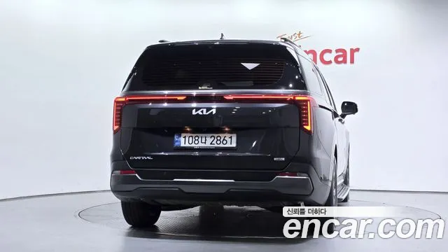 Kia Carnival Generation 4 — Фото автомобиля 4