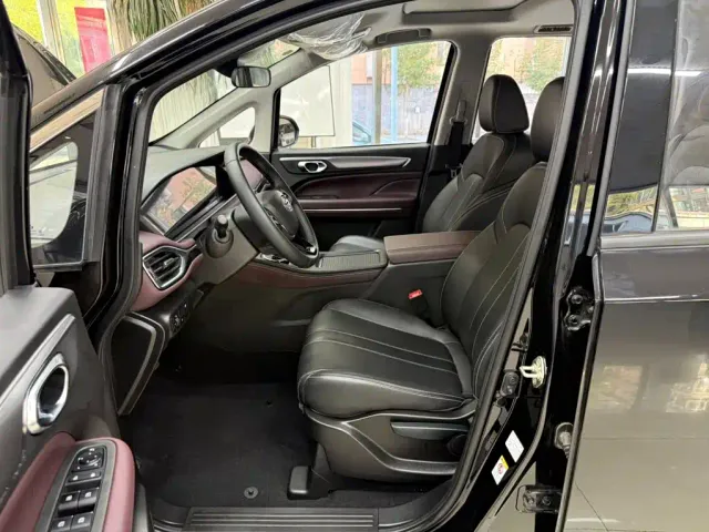 GAC Trumpchi Trumpchi M6 2021 PRO 270T DCT Luxury Edition — Фото автомобиля 16