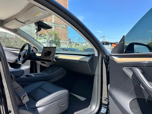 Tesla Model Y — Фото автомобиля 12