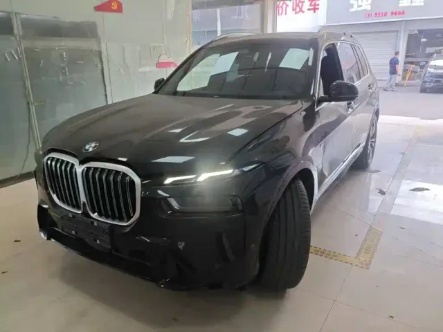 Фотография автомобиля — BMW X7