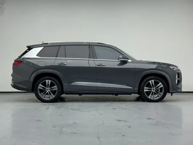 Audi Q6 — Фото автомобиля 11