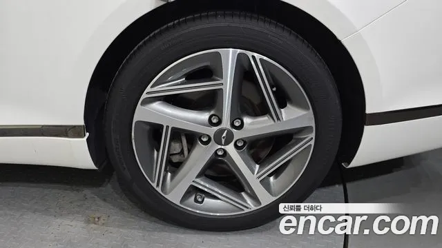 Genesis G80 Бензин 2.5 турбо AWD — Фото автомобиля 17