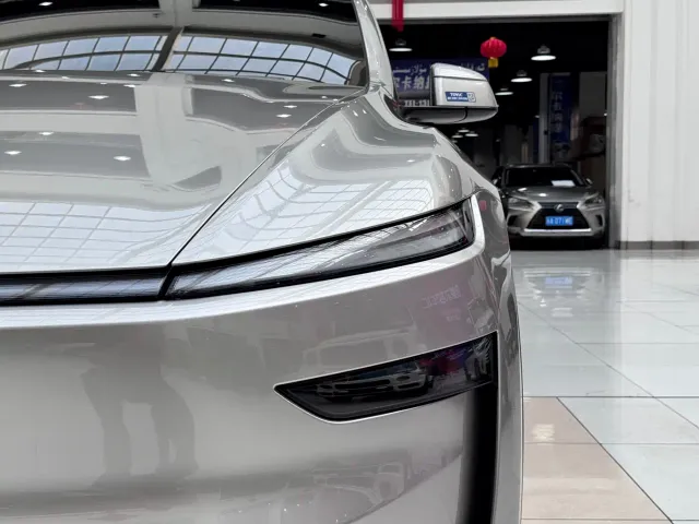Tesla Model Y L — Фото автомобиля 7