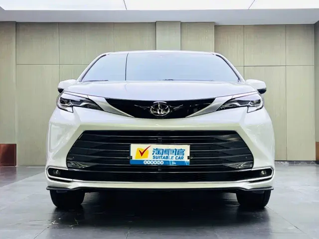 Toyota Sienna — Фото автомобиля 2
