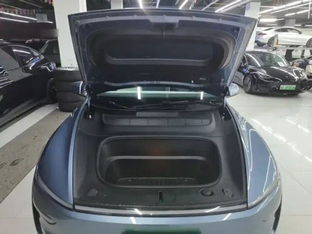 Tesla Model Y — Фото автомобиля 19