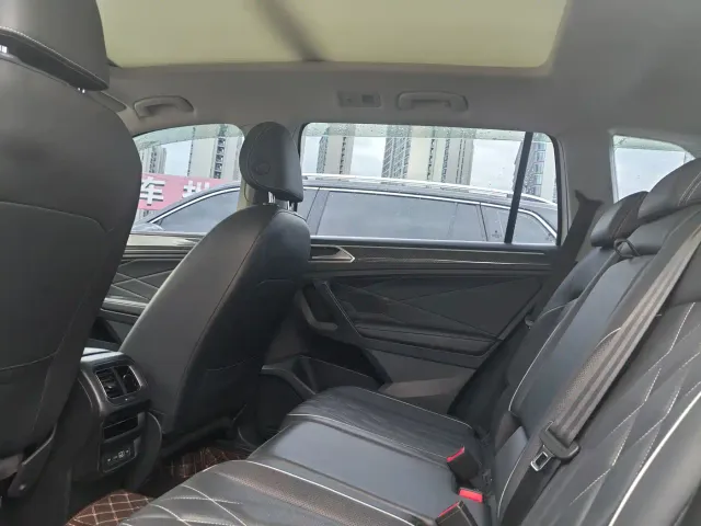 Volkswagen Tiguan L — Фото автомобиля 8