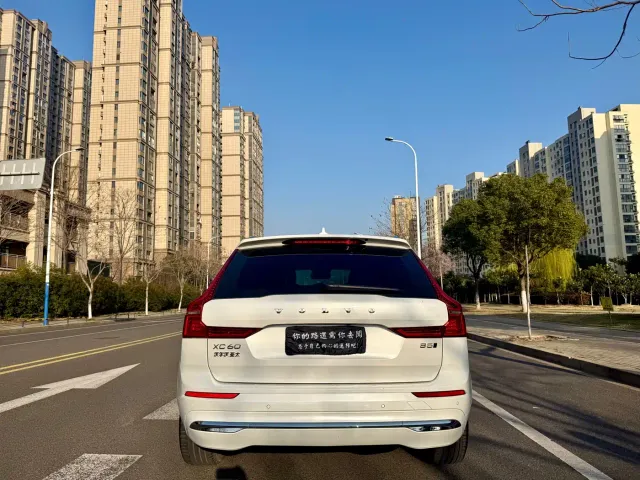 Volvo XC60 — Фото автомобиля 8
