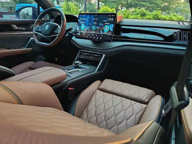 BYD Tang — Фото автомобиля 14