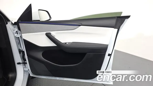 Tesla Model Y — Фото автомобиля 13