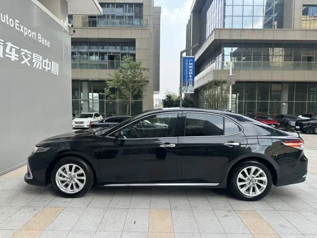 Toyota Camry — Фото автомобиля 3