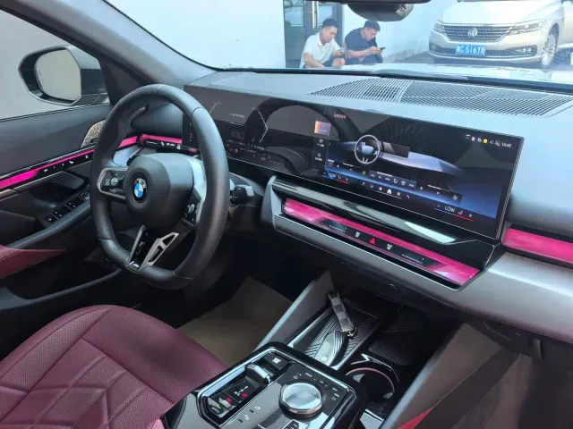 BMW 5 Series — Фото автомобиля 9