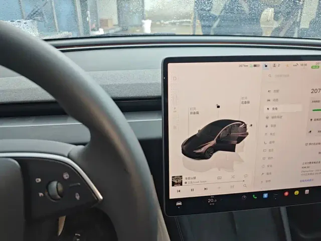 Tesla Model 3 — Фото автомобиля 13