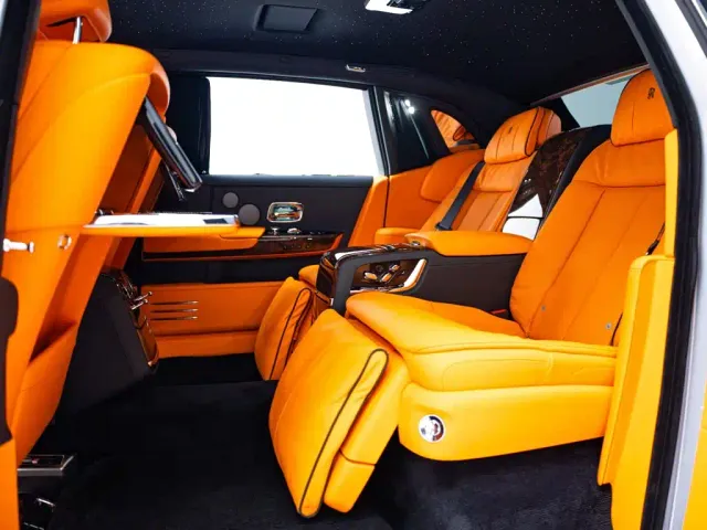 Rolls-Royce Phantom — Фото автомобиля 11