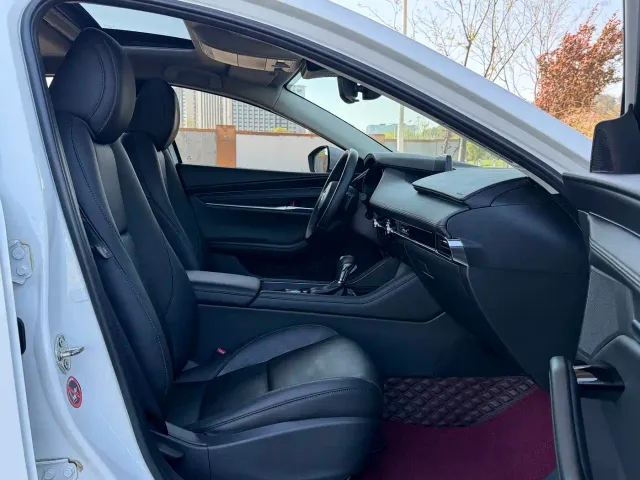 Mazda Axela — Фото автомобиля 14
