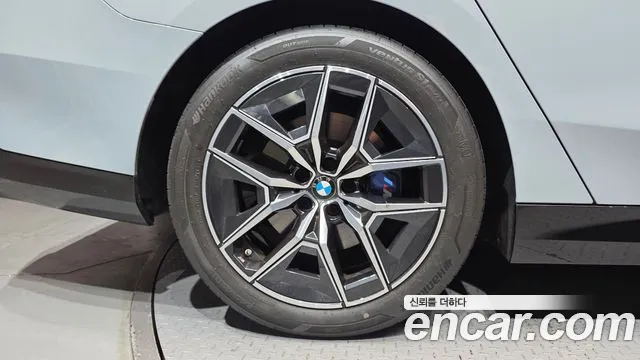 BMW 5-Series — Фото автомобиля 4