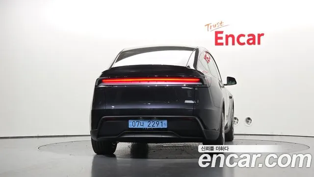 Tesla Model Y — Фото автомобиля 4