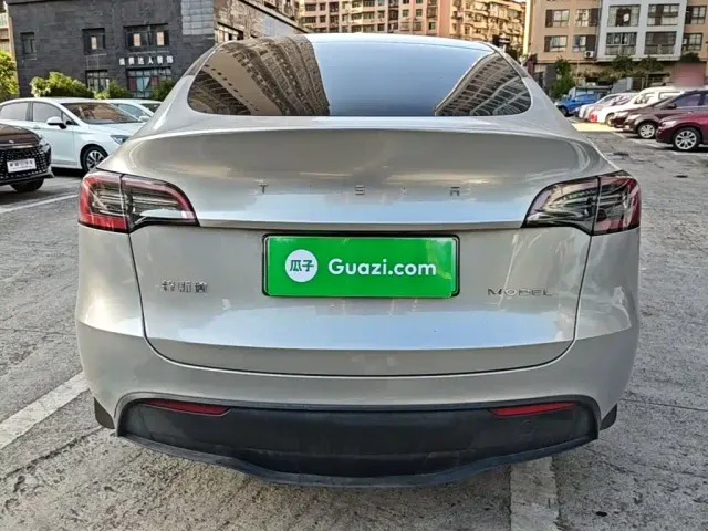 Tesla Model Y — Фото автомобиля 5