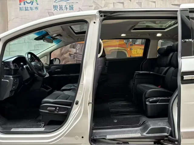 Honda Elysion — Фото автомобиля 7