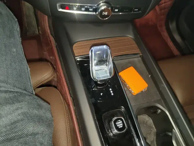 Volvo XC60 — Фото автомобиля 13