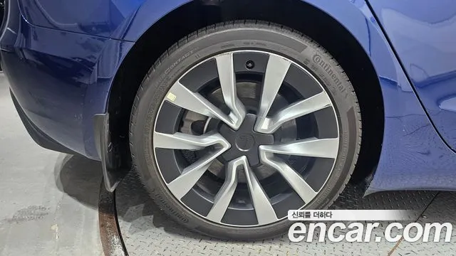 Tesla Model 3 — Фото автомобиля 5