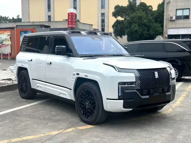 BYD U8 — Фото автомобиля 5